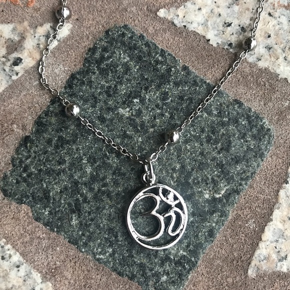 🔴SALE ! Silver boho om sign bead chain necklace - Picture 7 of 10